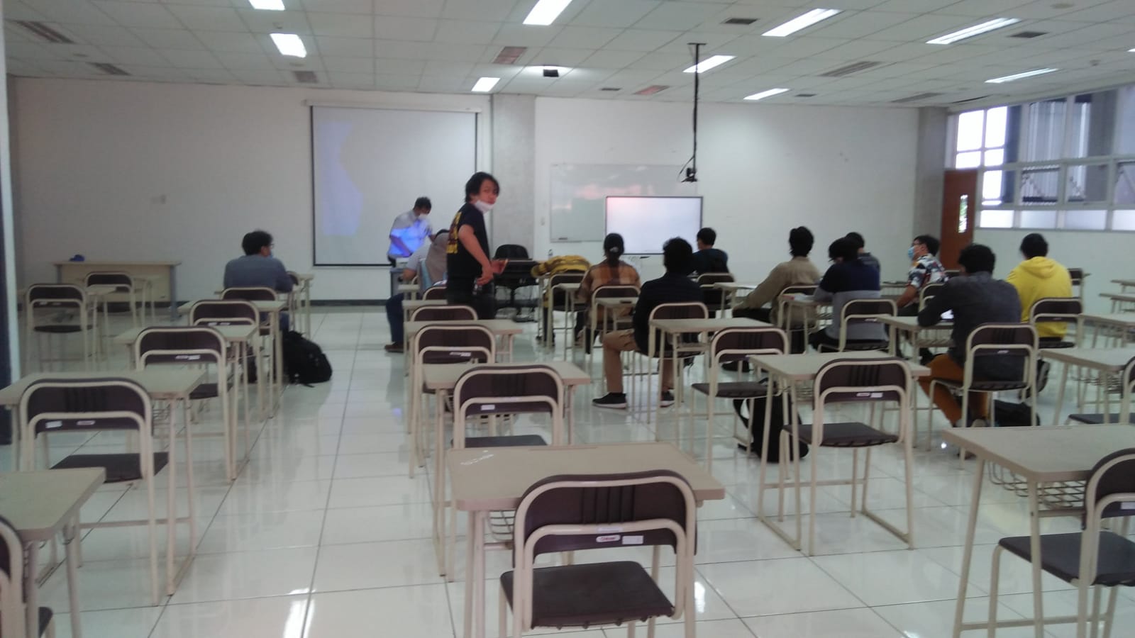 Interaksi Sosial Siswa dalam Kelas Hybrid